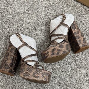 Jessica Simpson Heel